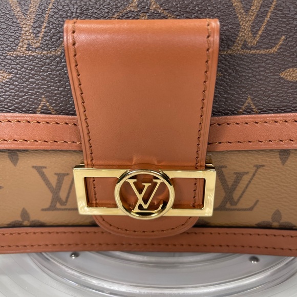 Louis Vuitton belt bag - Picture 10 of 16